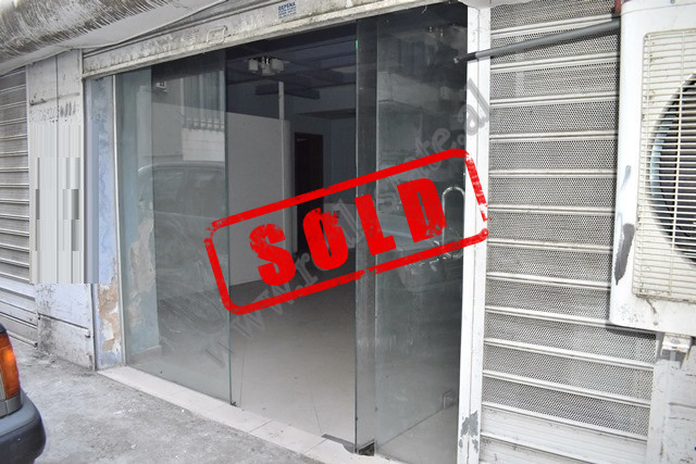 Commercial space for sale on Kongresi i Tiranes street.

The shop is located on the first floor of